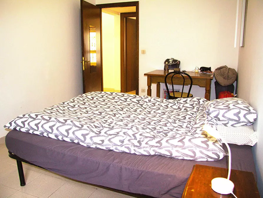 Immagine 1 di Camera in affitto  in Via Giuseppe de Robertis a Roma