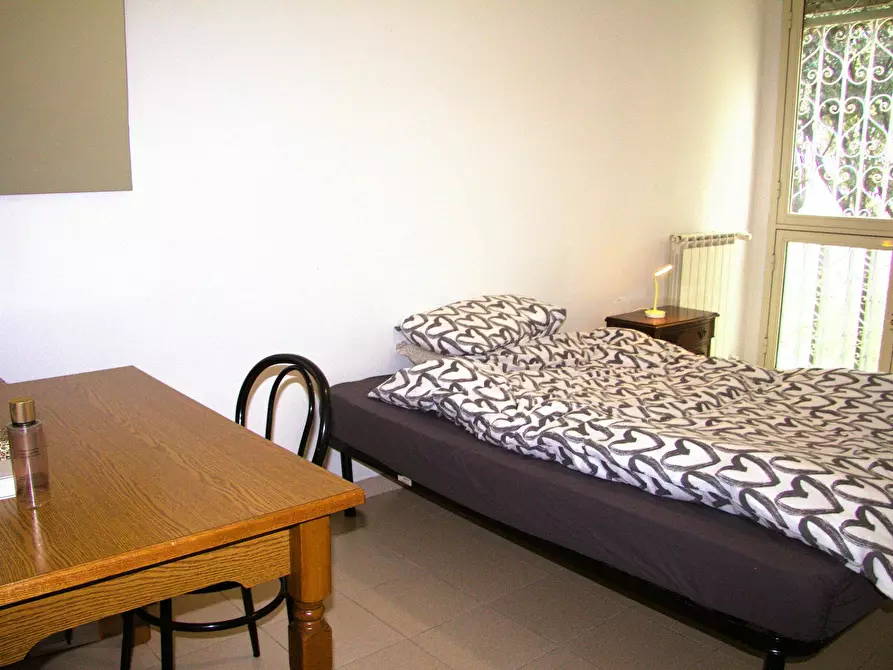 Immagine 2 di Camera in affitto  in Via Giuseppe de Robertis a Roma