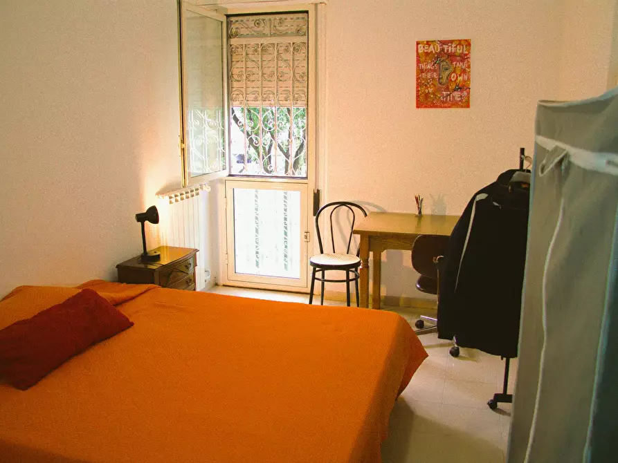 Immagine 1 di Camera in affitto  in Via Giuseppe de Robertis a Roma