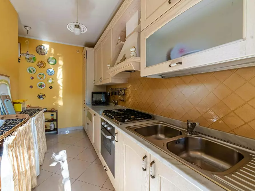 Immagine 5 di Appartamento in affitto  in Via delle Gardenie a Lucca