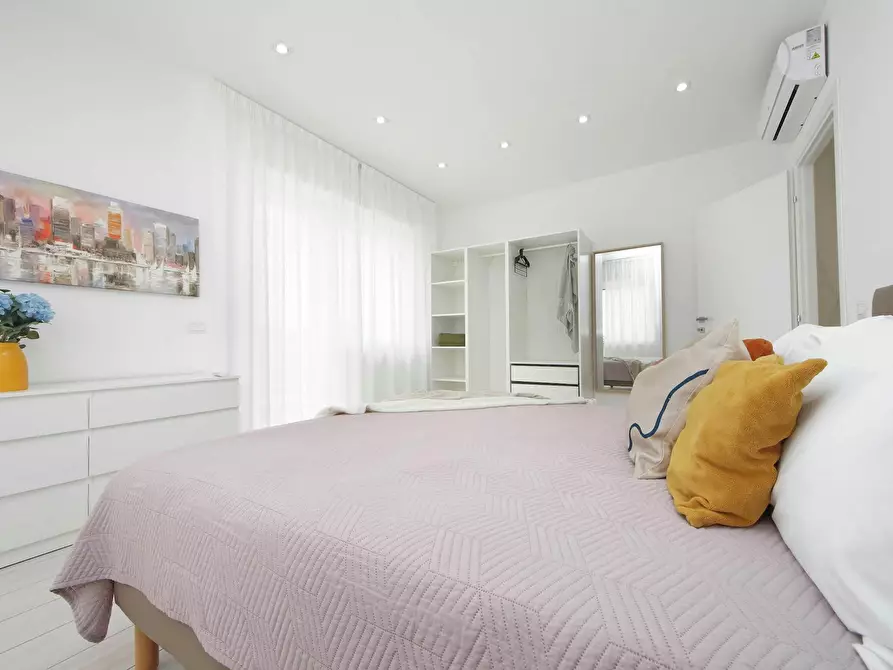 Immagine 10 di Appartamento in affitto  in Viale Ammiraglio del Bono a Roma