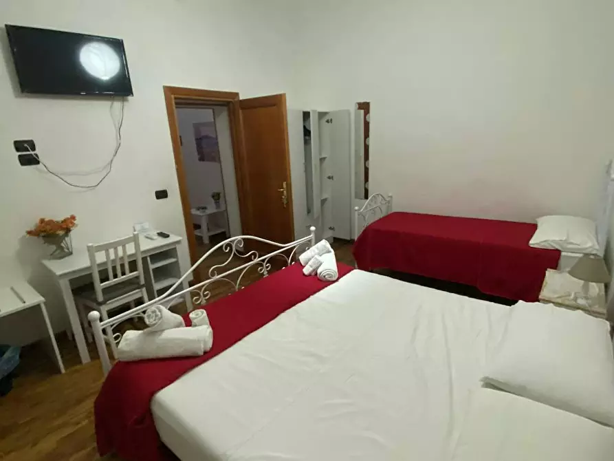 Immagine 2 di Appartamento in affitto  in Via dei Tribunali a Napoli