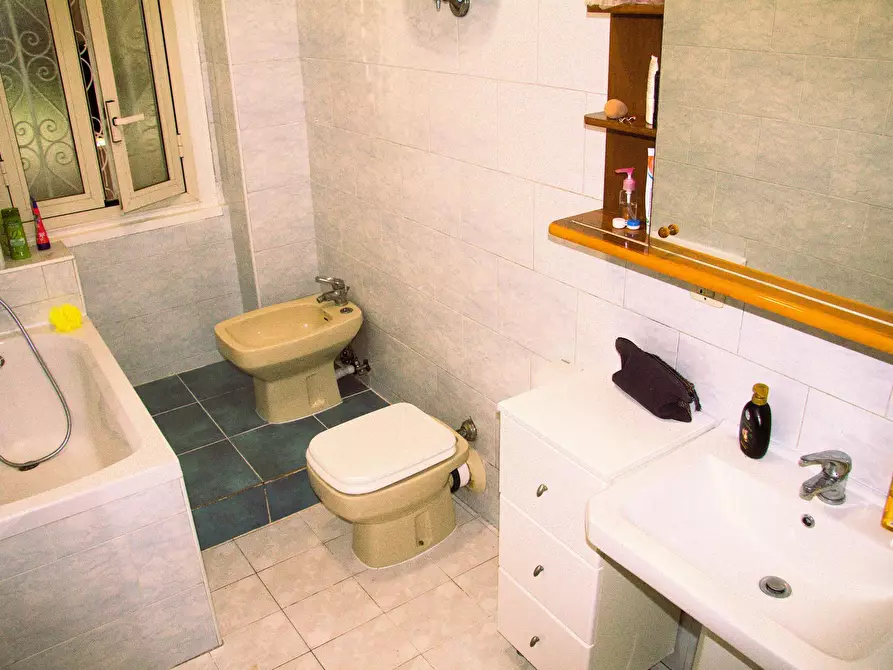 Immagine 10 di Camera in affitto  in Via Giuseppe de Robertis a Roma