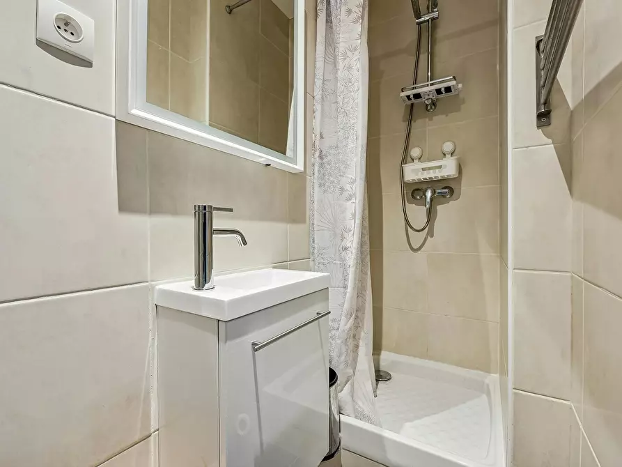 Immagine 10 di Appartamento in affitto  in Rue Pierre Semard a Paris