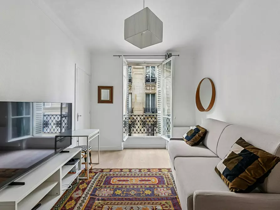 Immagine 1 di Appartamento in affitto  in Rue Pierre Semard a Paris