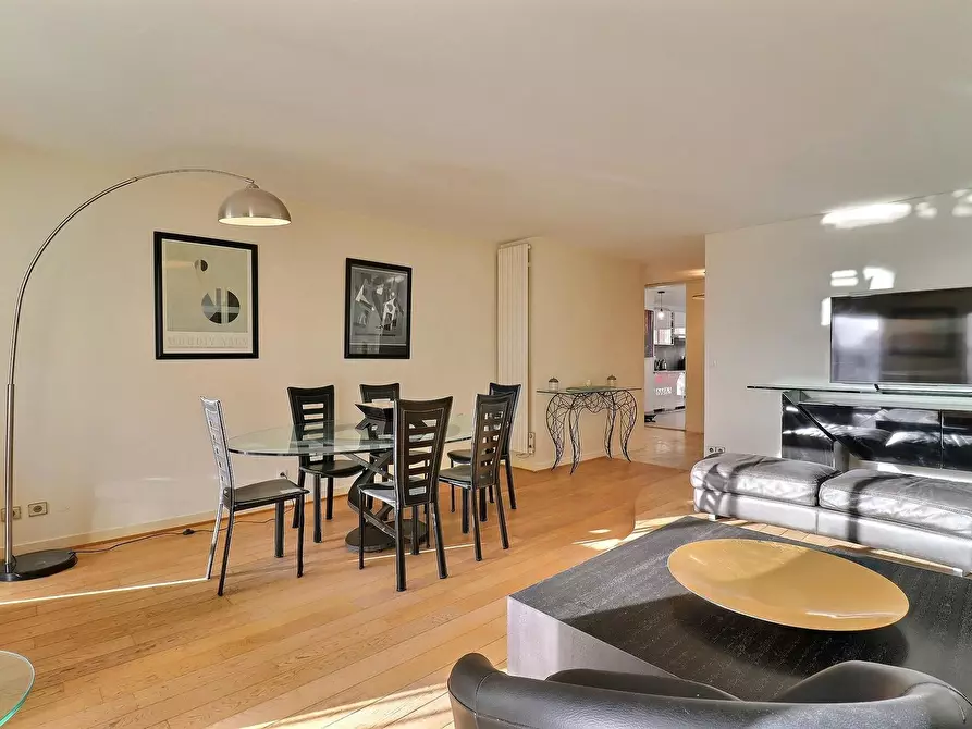 Immagine 3 di Appartamento in affitto  in Rue des Marronniers a Paris 16