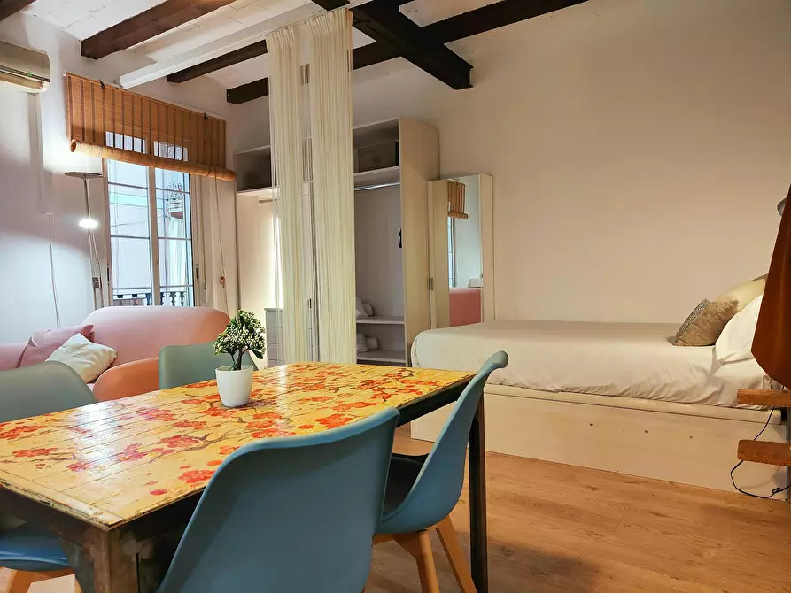 Immagine 5 di Appartamento in affitto  in Carrer dels Agullers a Barcelona
