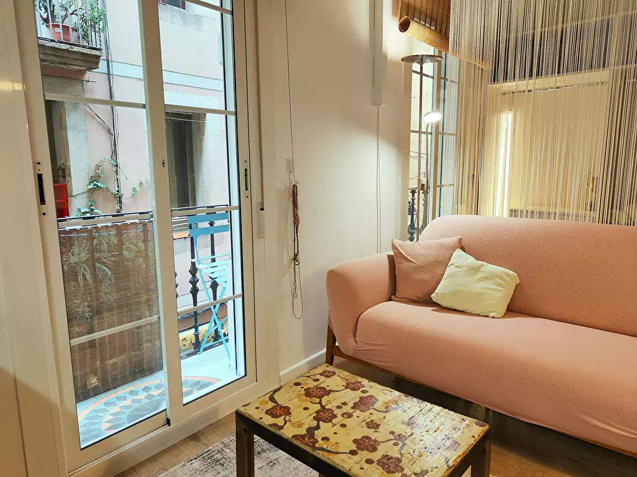 Immagine 1 di Appartamento in affitto  in Carrer dels Agullers a Barcelona