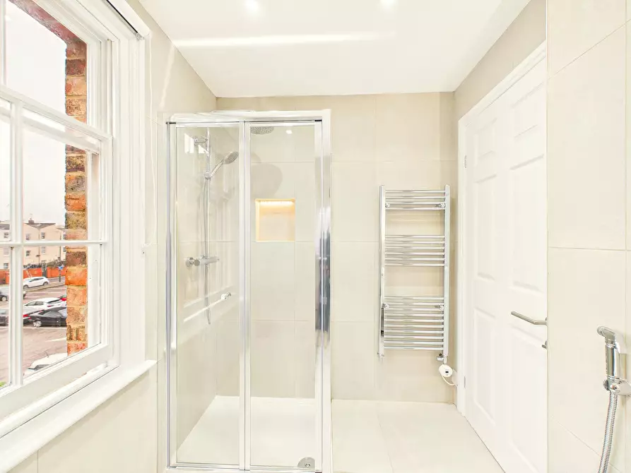 Immagine 10 di Appartamento in affitto  in Henrietta Street a Cheltenham