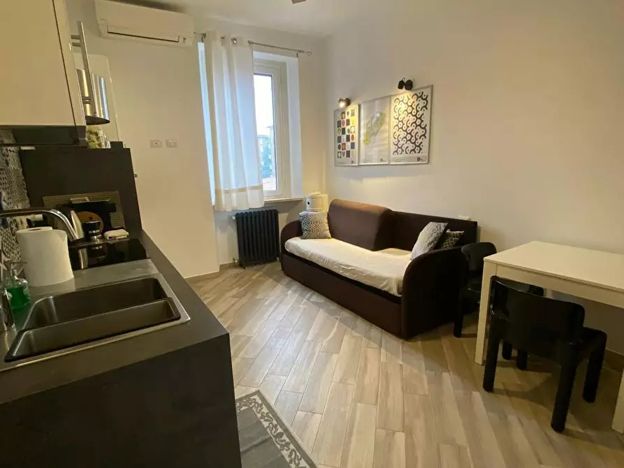 Immagine 1 di Casa indipendente in affitto  in Via Varesina a Milano