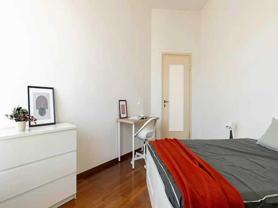 Immagine 6 di Camera in affitto  in Viale Tunisia a Milano