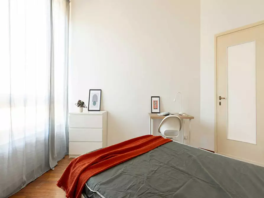 Immagine 7 di Camera in affitto  in Viale Tunisia a Milano