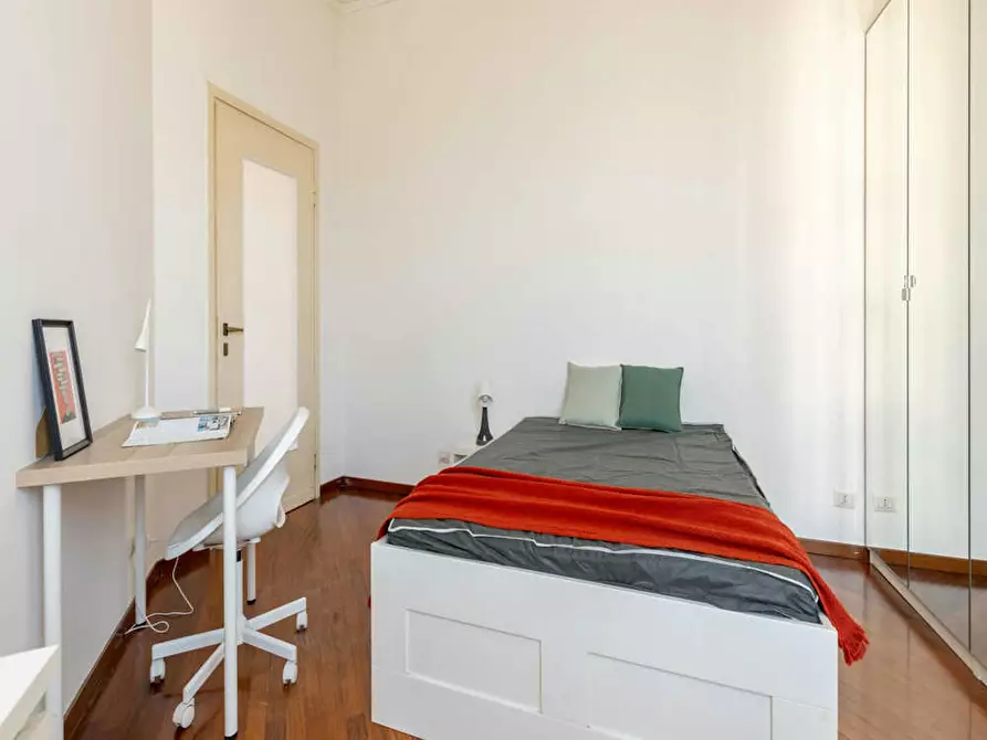 Immagine 1 di Camera in affitto  in Viale Tunisia a Milano