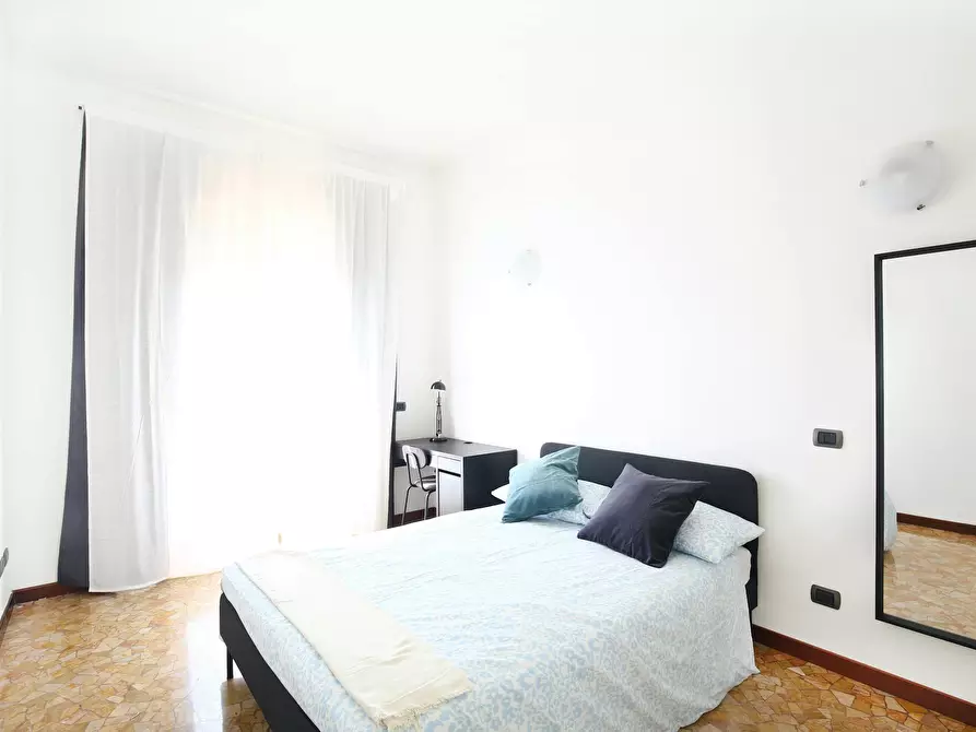 Immagine 5 di Camera in affitto  in Viale Vittorio Veneto a Milano
