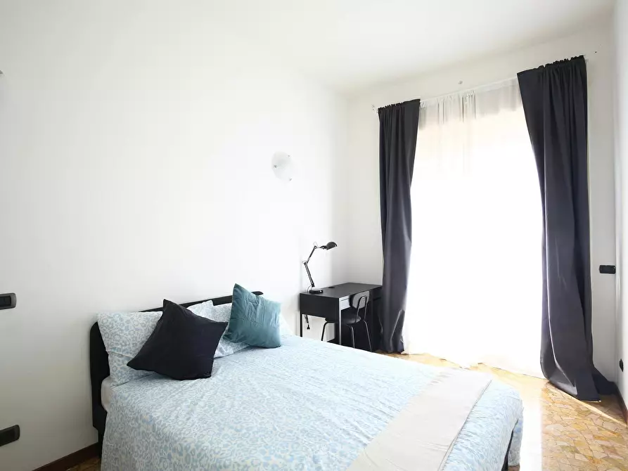 Immagine 3 di Camera in affitto  in Viale Vittorio Veneto a Milano