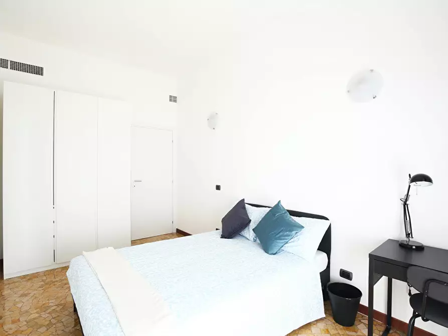 Immagine 4 di Camera in affitto  in Viale Vittorio Veneto a Milano