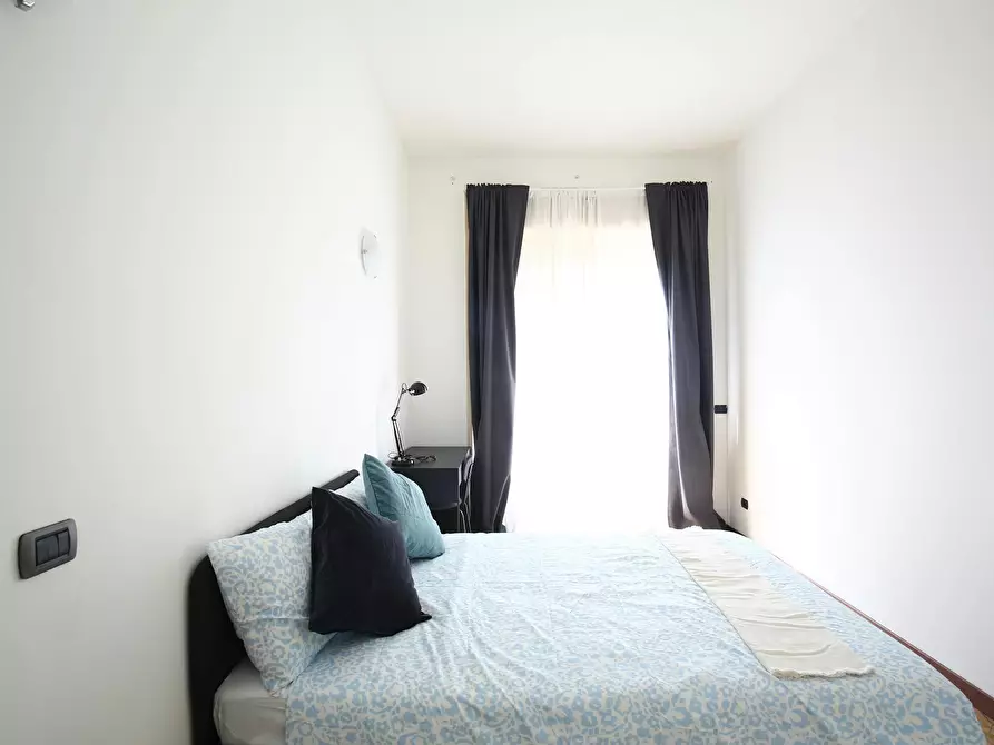 Immagine 2 di Camera in affitto  in Viale Vittorio Veneto a Milano