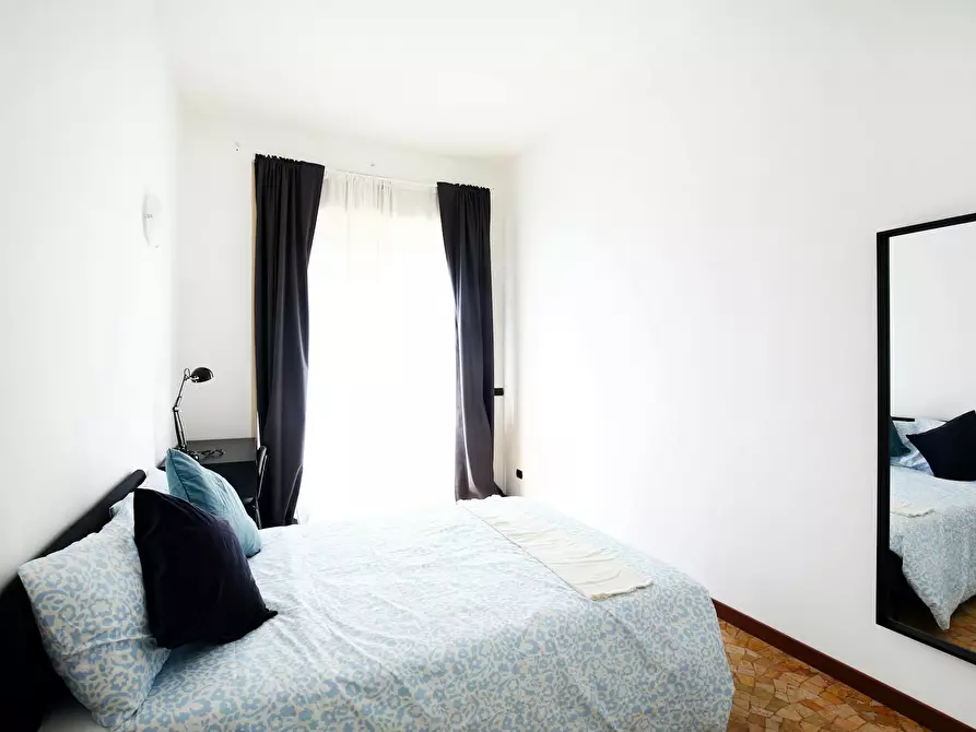 Immagine 1 di Camera in affitto  in Viale Vittorio Veneto a Milano