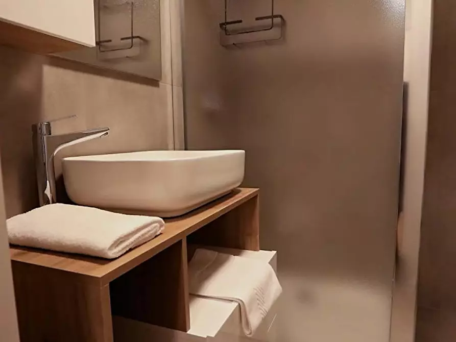 Immagine 9 di Appartamento in affitto  in Via Ippolito Nievo a Milano