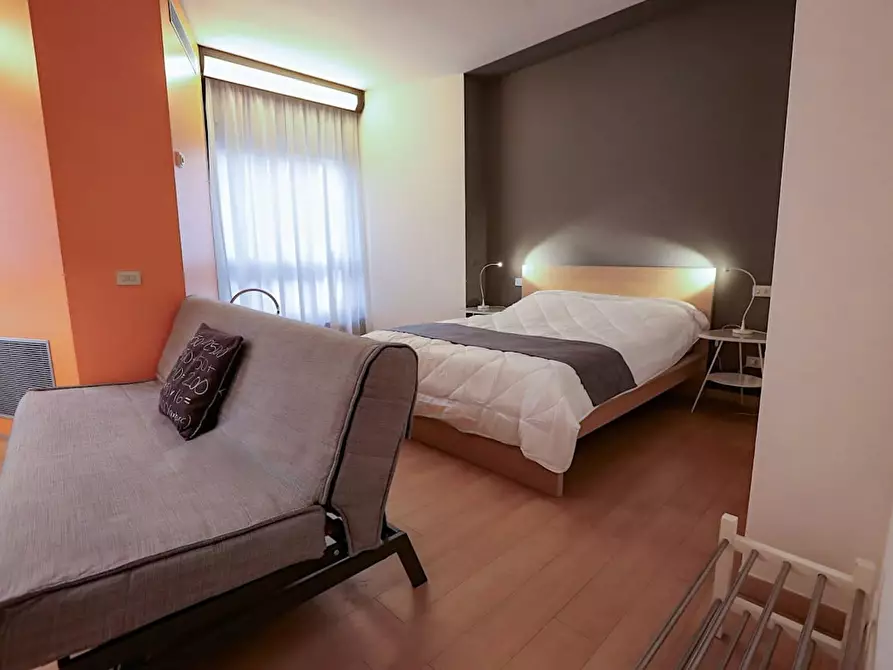 Immagine 1 di Appartamento in affitto  in Via Ippolito Nievo a Milano