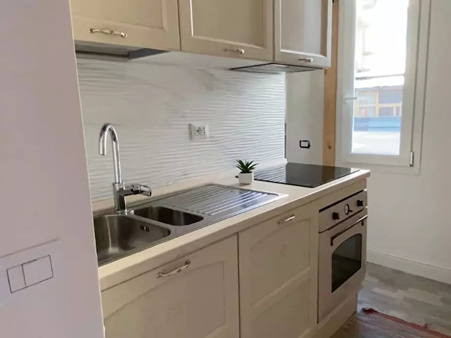 Immagine 6 di Camera in affitto  in Via Principessa Maria a Sassari