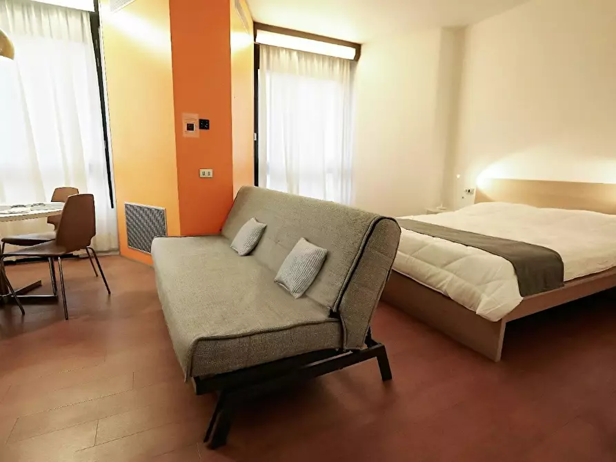 Immagine 1 di Appartamento in affitto  in Via Ippolito Nievo a Milano