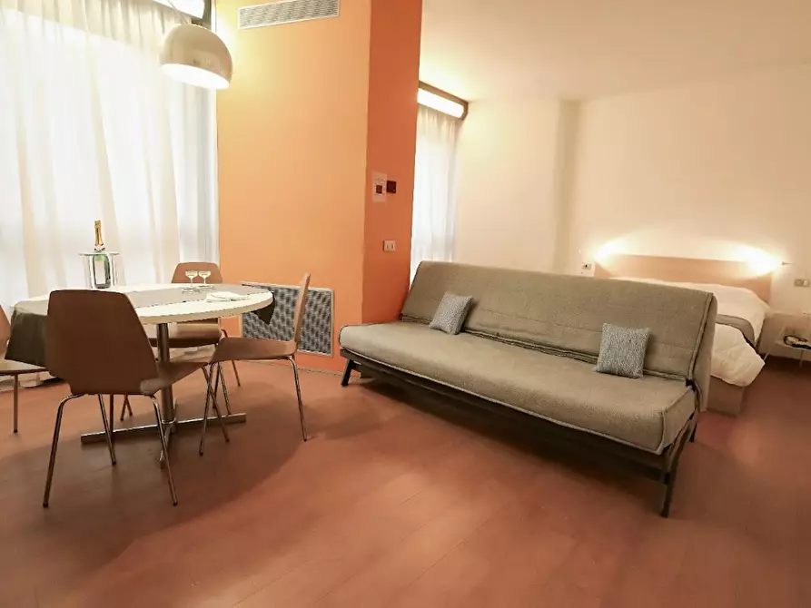 Immagine 2 di Appartamento in affitto  in Via Ippolito Nievo a Milano
