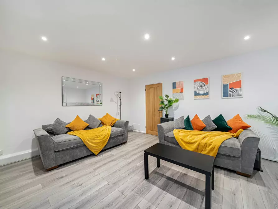 Immagine 2 di Casa indipendente in affitto  in Somerleyton Road a Lambeth
