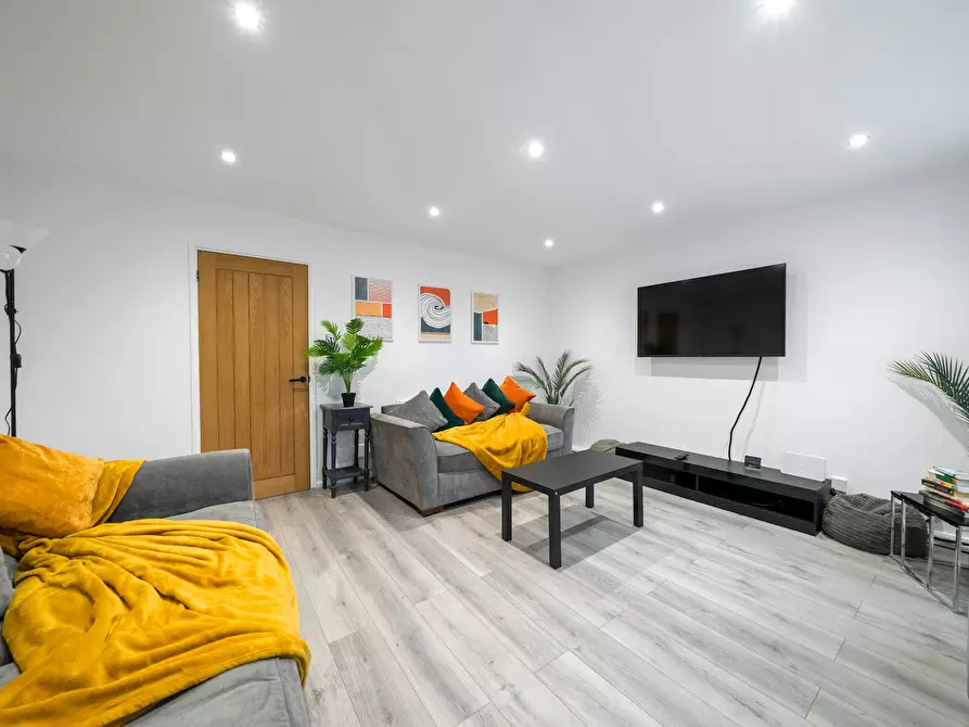 Immagine 1 di Casa indipendente in affitto  in Somerleyton Road a Lambeth