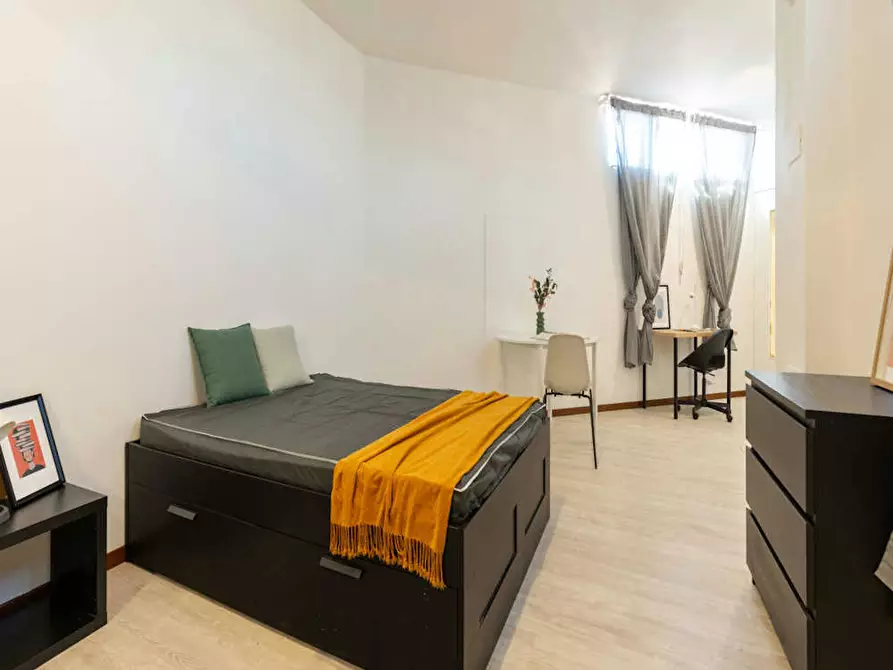 Immagine 1 di Camera in affitto  in Viale Tunisia a Milano