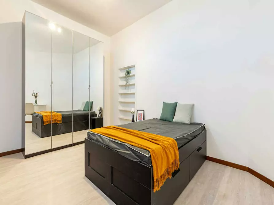 Immagine 3 di Camera in affitto  in Viale Tunisia a Milano