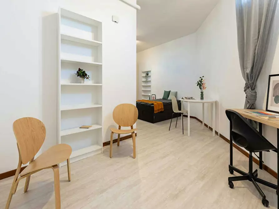 Immagine 5 di Camera in affitto  in Viale Tunisia a Milano