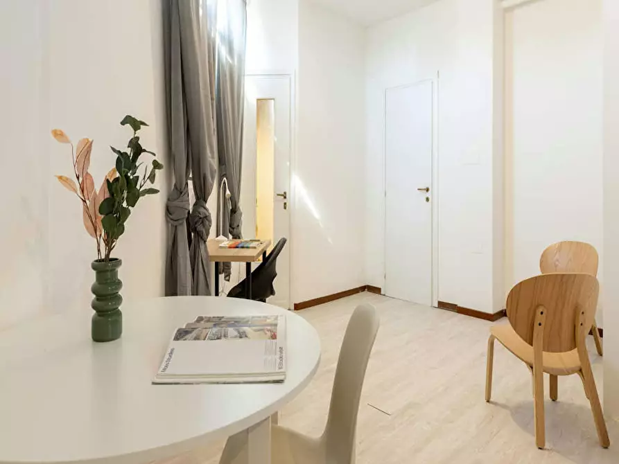 Immagine 8 di Camera in affitto  in Viale Tunisia a Milano