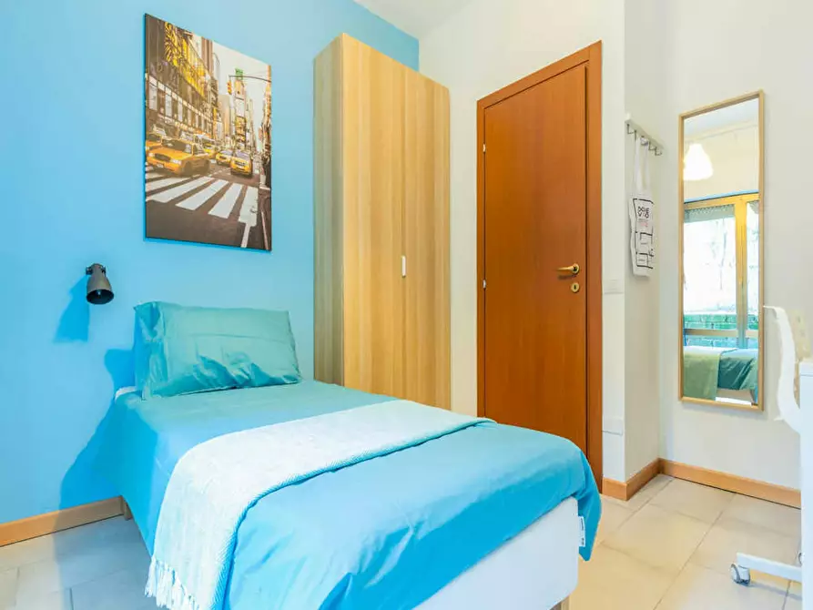 Immagine 1 di Camera in affitto  in Via Fiume delle Perle a Roma