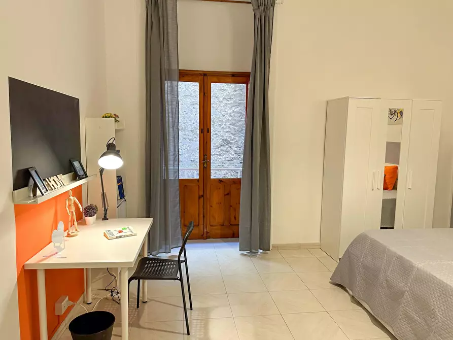 Immagine 3 di Camera in affitto  in Vico Sedil Capuano a Napoli