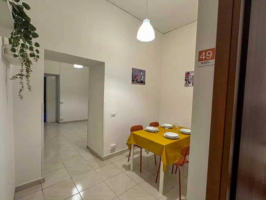 Immagine 9 di Camera in affitto  in Vico Sedil Capuano a Napoli