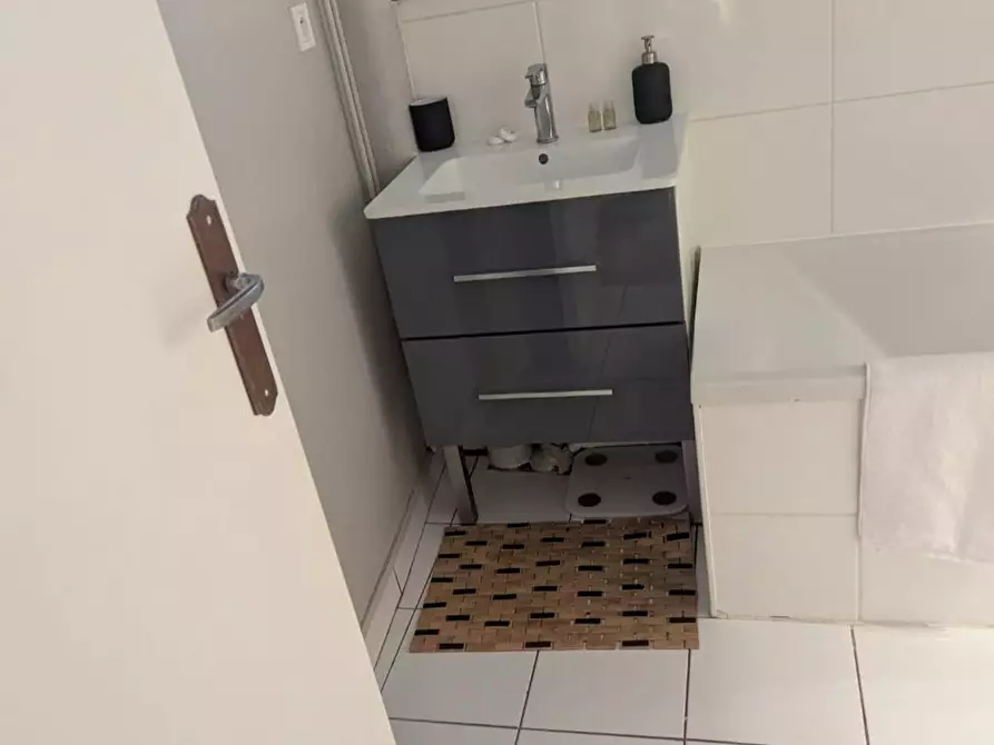Immagine 7 di Appartamento in affitto  in Rue Choron a Paris