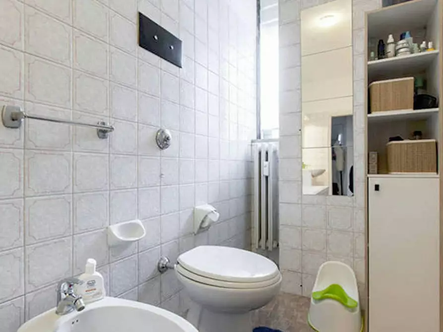 Immagine 8 di Camera in affitto  in Via Medardo Rosso a Milano