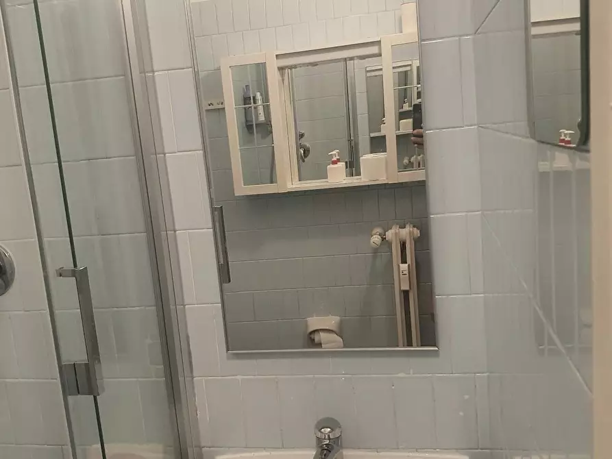 Immagine 10 di Camera in affitto  in Via Medardo Rosso a Milano