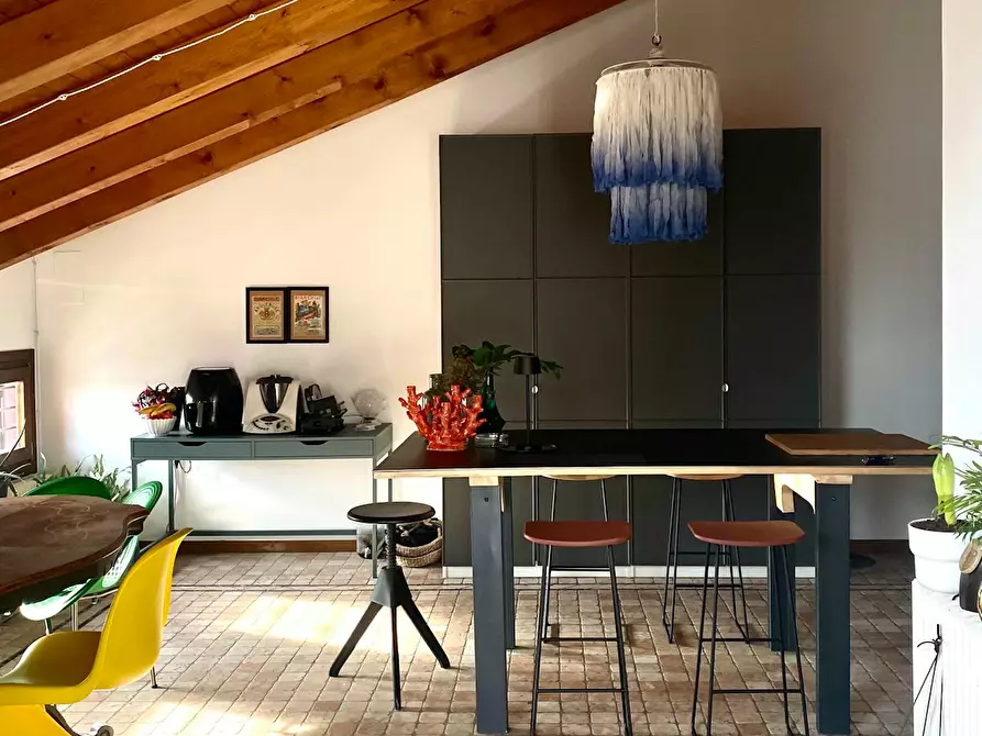 Immagine 1 di Camera in affitto  in Piazza Ferrari Enzo a Montebelluna