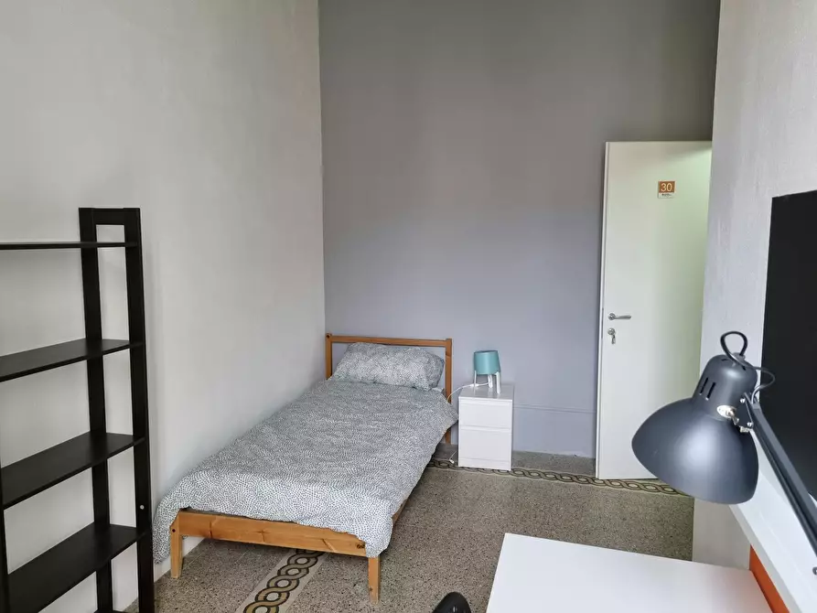 Immagine 2 di Camera in affitto  in Via Pietro Trinchera a Napoli