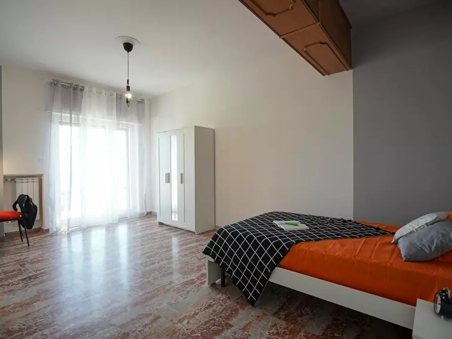 Immagine 4 di Camera in affitto  in Via Pietro Castellino a Napoli