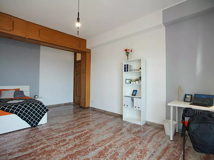Immagine 3 di Camera in affitto  in Via Pietro Castellino a Napoli