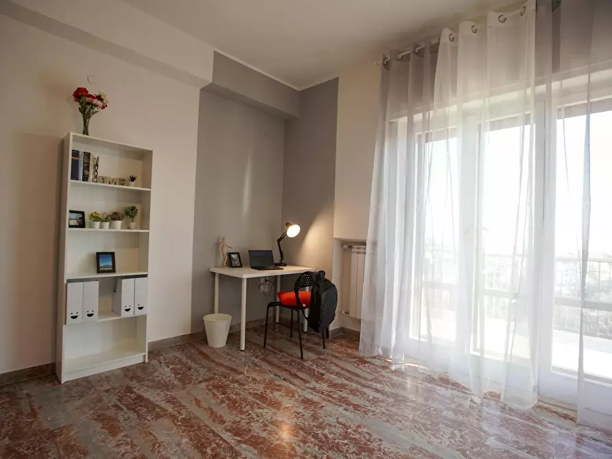 Immagine 5 di Camera in affitto  in Via Pietro Castellino a Napoli