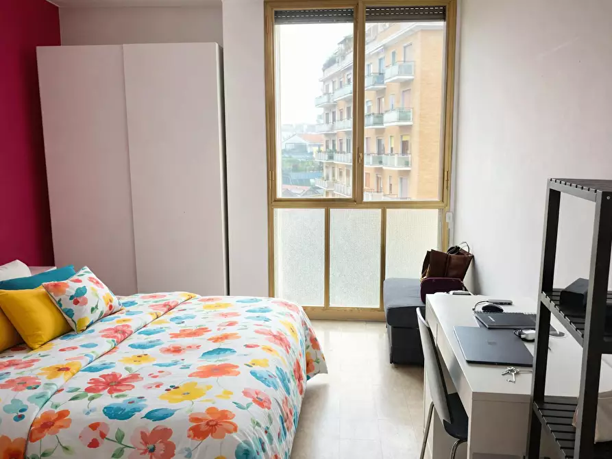 Immagine 1 di Camera in affitto  in Via Medardo Rosso a Milano