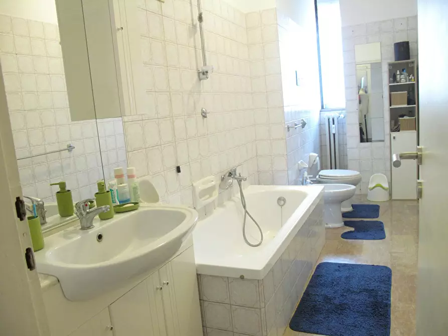 Immagine 9 di Camera in affitto  in Via Medardo Rosso a Milano