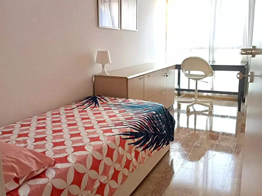 Immagine 1 di Camera in affitto  in Via Medardo Rosso a Milano