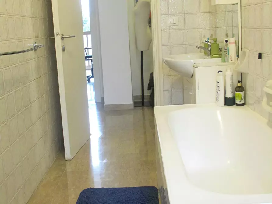 Immagine 9 di Camera in affitto  in Via Medardo Rosso a Milano