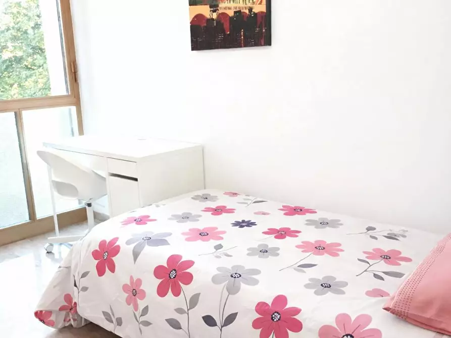 Immagine 1 di Camera in affitto  in Via Medardo Rosso a Milano