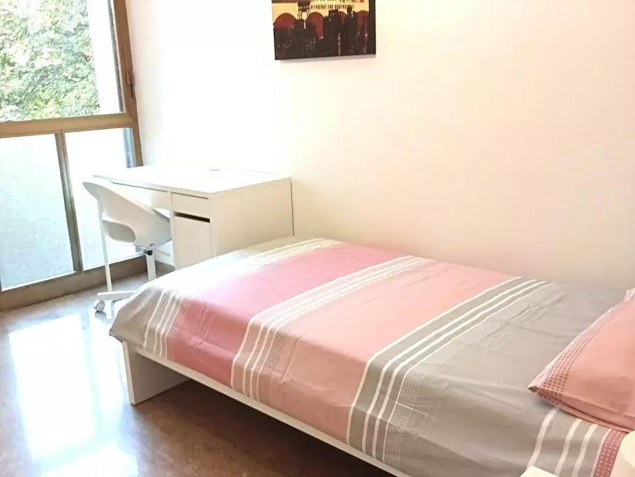 Immagine 1 di Camera in affitto  in Via Medardo Rosso a Milano